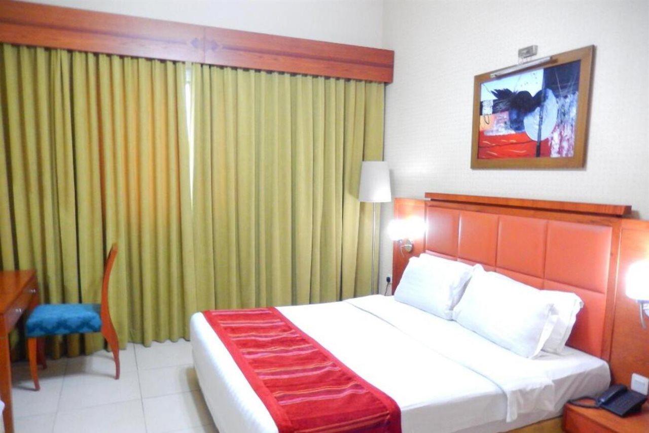 Wescott Pearl Hotel Apartments Dubái Exterior foto