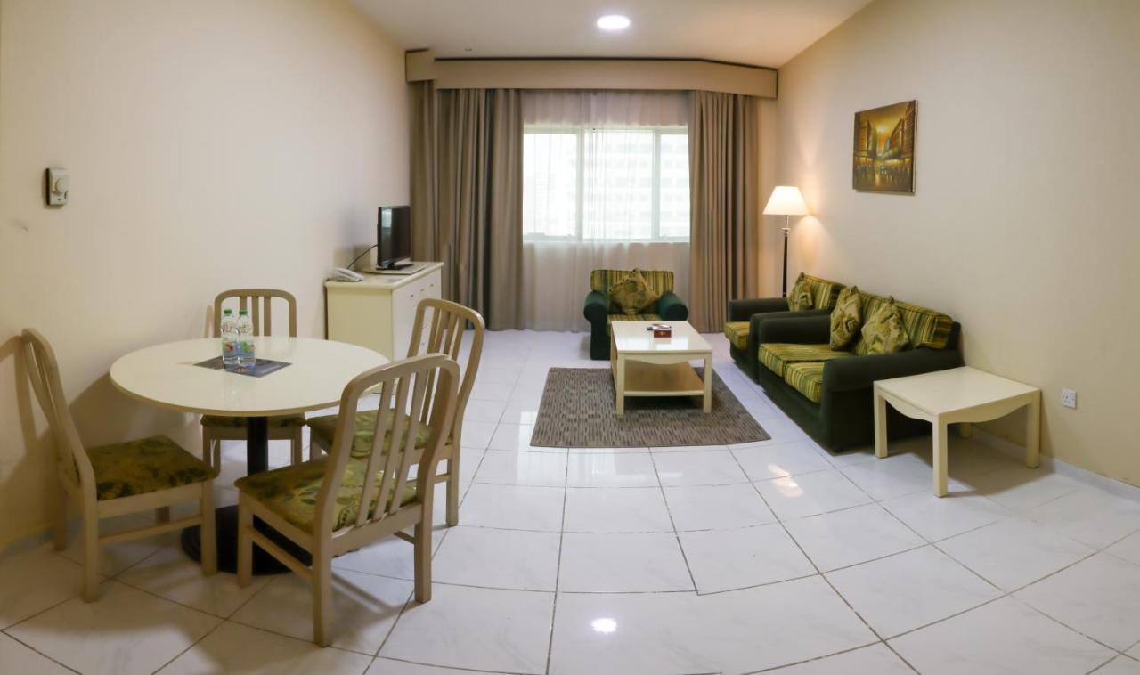 Wescott Pearl Hotel Apartments Dubái Exterior foto