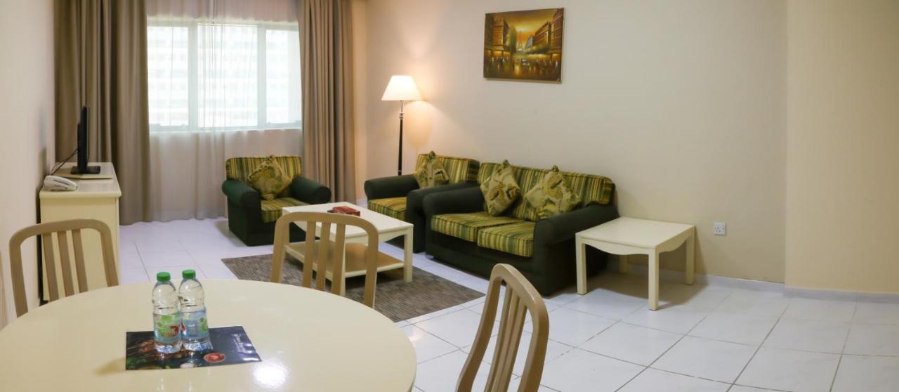 Wescott Pearl Hotel Apartments Dubái Exterior foto