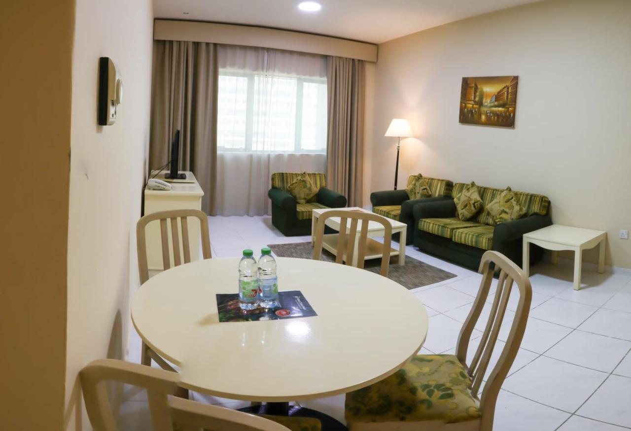 Wescott Pearl Hotel Apartments Dubái Exterior foto