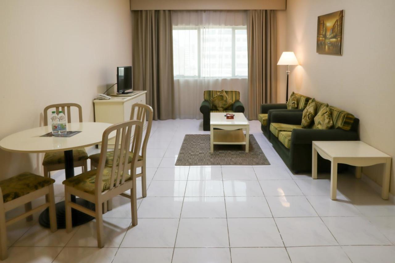 Wescott Pearl Hotel Apartments Dubái Exterior foto