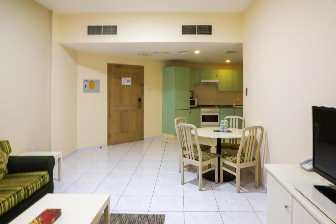 Wescott Pearl Hotel Apartments Dubái Exterior foto