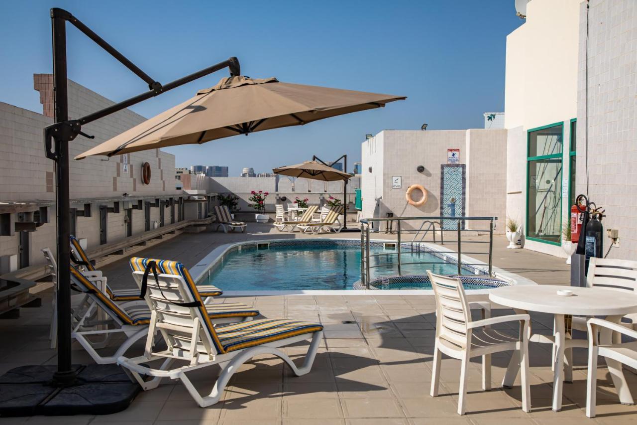 Wescott Pearl Hotel Apartments Dubái Exterior foto
